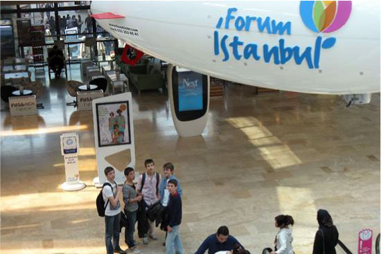 4,5-m-rc-blimp-flying-in-forum-mall-istanbul